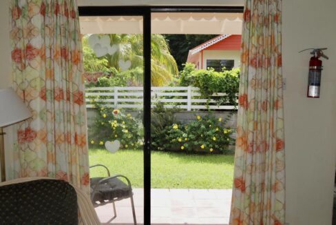 1B835C6E-054E-1914-4A34-8F7211C3F21D_living-room-1