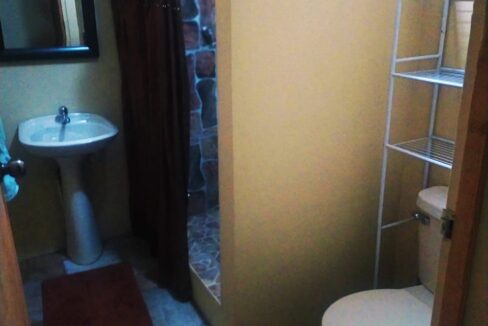 415B82C2-E222-5094-EA46-DFABD71C7254_Main-House-Bathroom