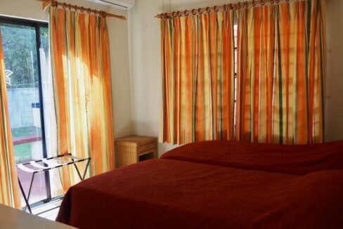 4C90F2E7-C9A4-3AE9-8AC6-6EF024118B7B_bedroom-2