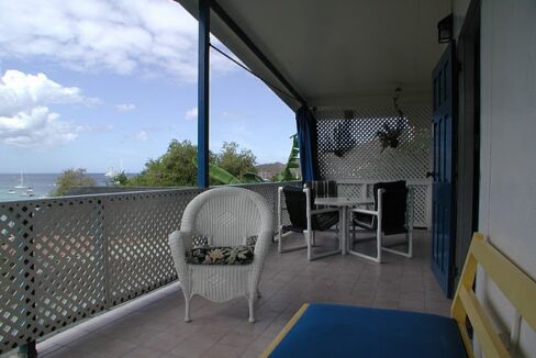 C0DB64EC-A49D-35E3-EDE9-F26E3DE7831E_porch-area
