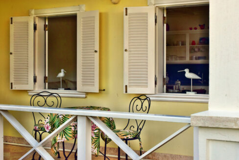Entrance apt