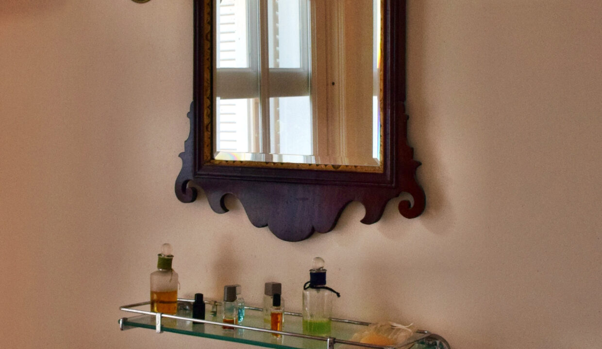 Half bath sink